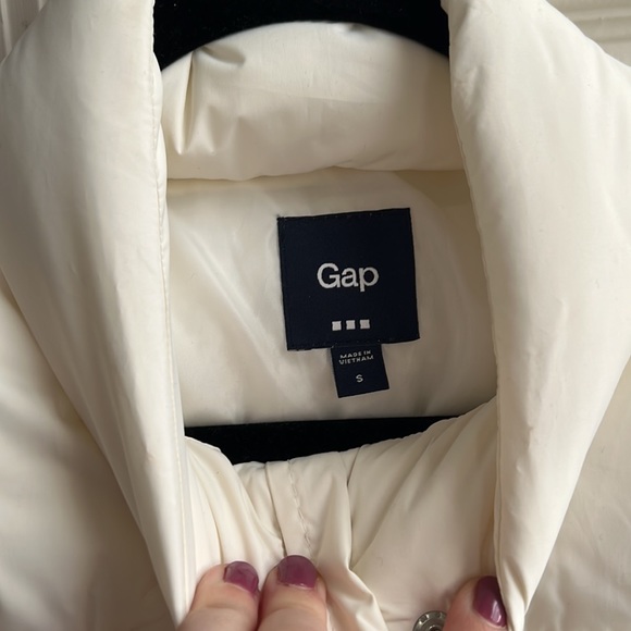 White puffer vest with pockets - Picture 3 of 3